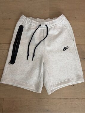 Nike TECH Standard fit. Brand new Gray Athletic Shorts with Black Accents